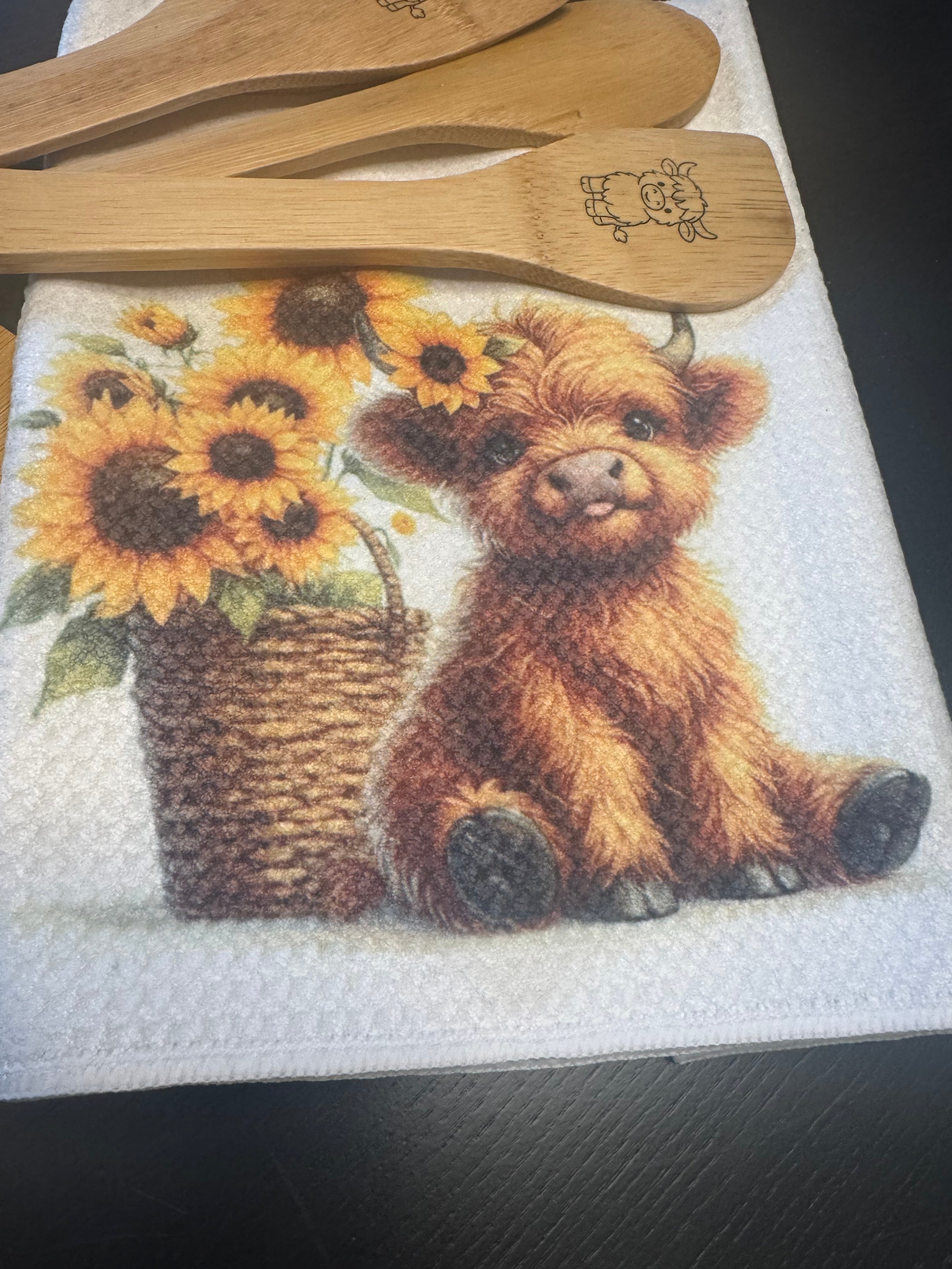 Highland Cow Christmas Gift Set – Laser Engraved Serving Board & Bamboo Utensils