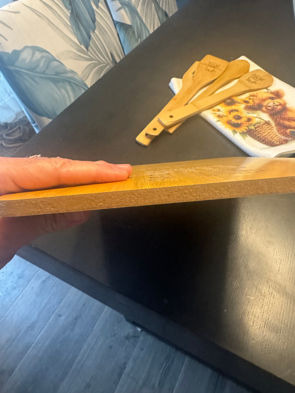 Highland Cow Christmas Gift Set – Laser Engraved Serving Board & Bamboo Utensils